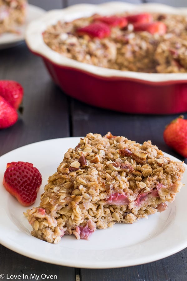 strawberry streusel baked oatmeal