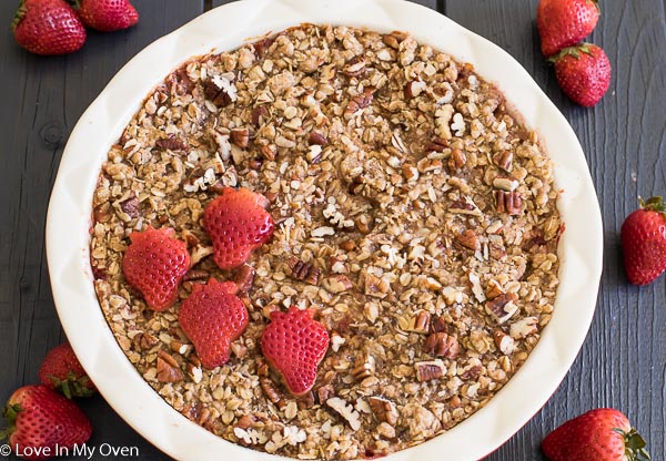 strawberry streusel baked oatmeal