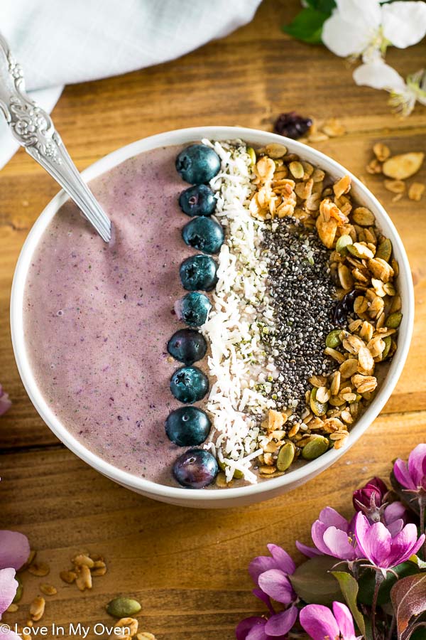 cherry-coconut smoothie bowl