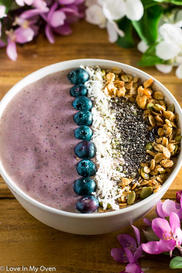 cherry-coconut smoothie bowl