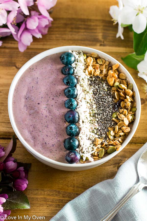 coconut-cherry smoothie bowl