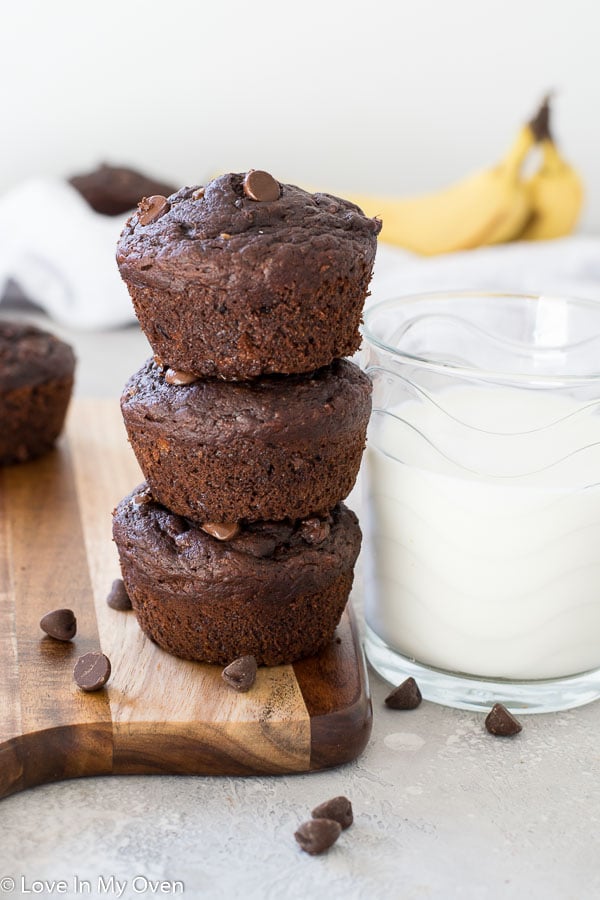 healthy chocolate banana muffins