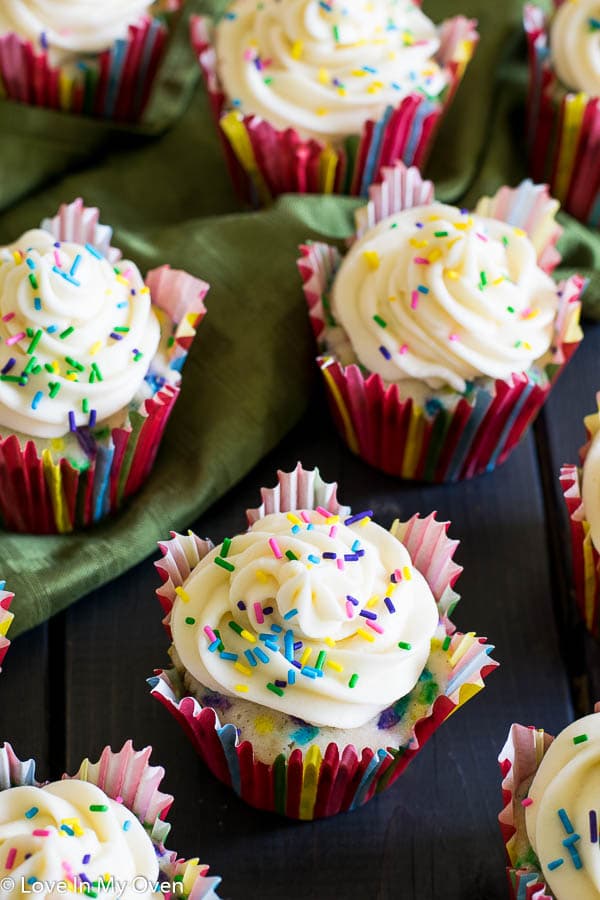 vanilla funfetti cupcakes