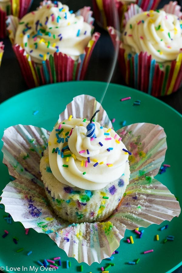 vanilla funfetti birthday cupcakes
