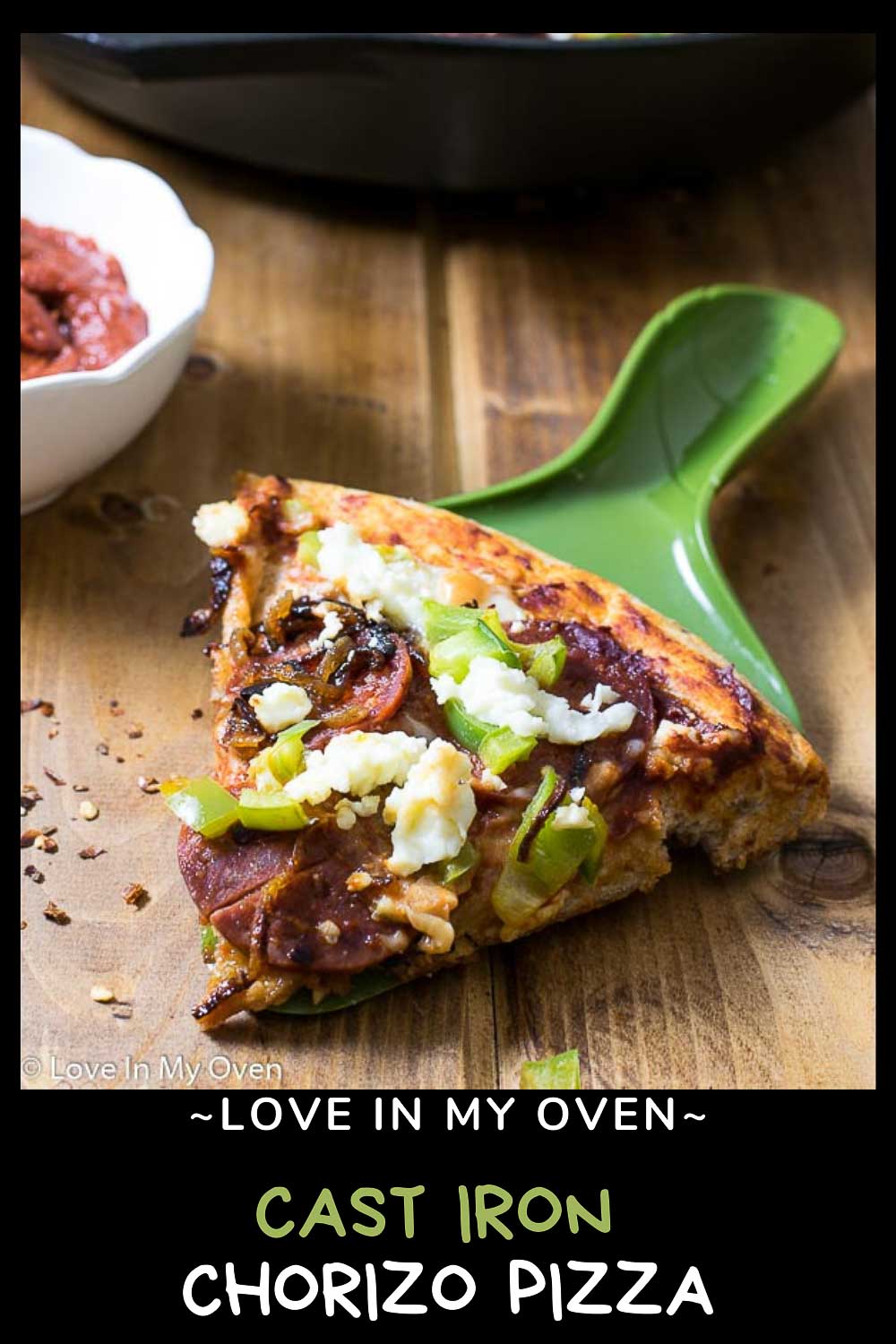 https://loveinmyoven.com/wp-content/uploads/2018/01/cast-iron-caramelized-onion-and-chorizo-pizza-2.jpg