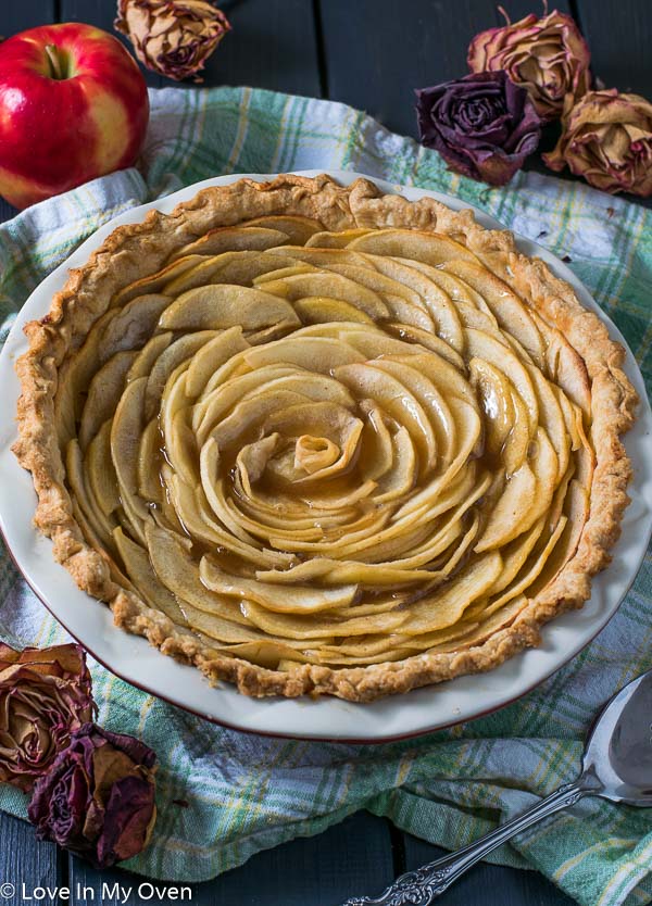 Salted Caramel Apple Rose Pie