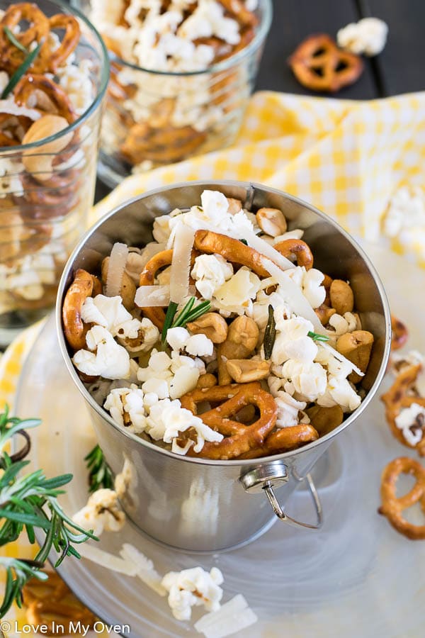 parmesan rosemary snack mix