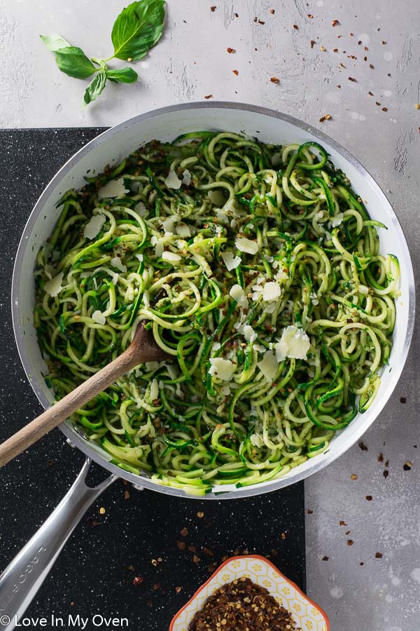 pesto zucchini noodles