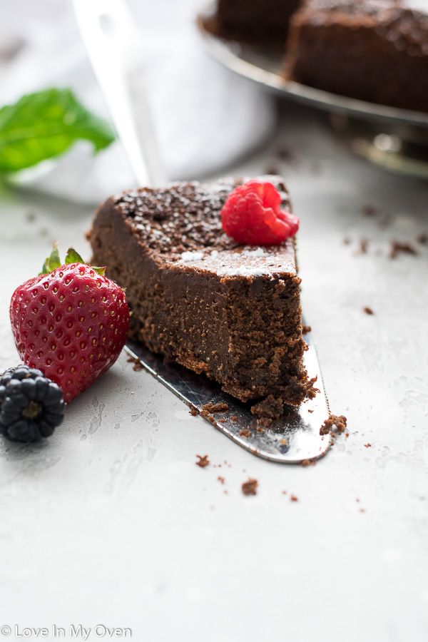 3 Ingredient Flourless Chocolate Cake - Love In My Oven