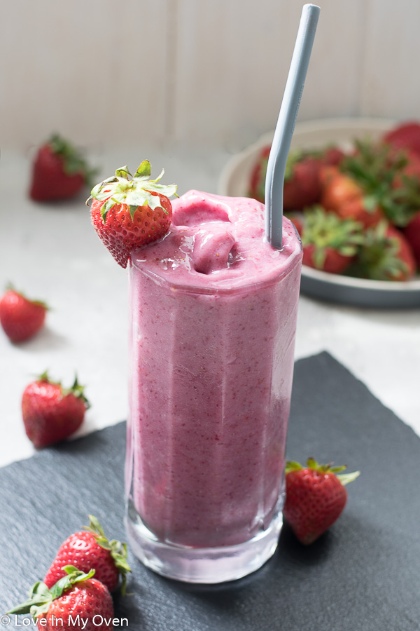 3 ingredient strawberry smoothie