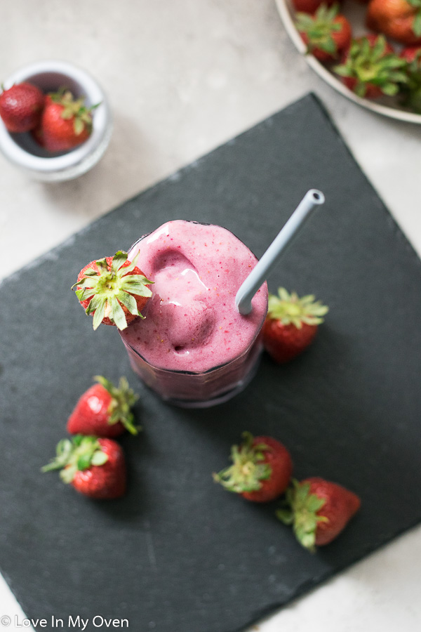 Quick 3-Ingredient Strawberry Banana Smoothie