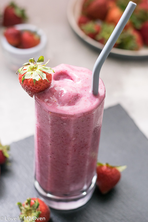 3 ingredient strawberry smoothie