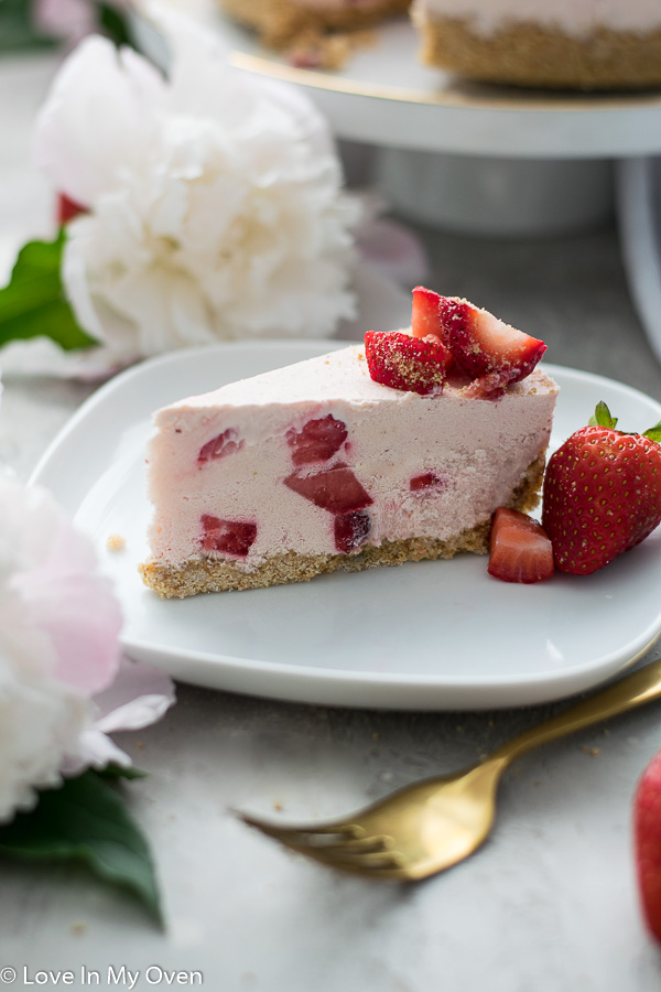 strawberry cheesecake ice cream cake