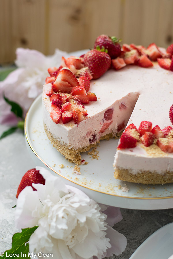 strawberry cheesecake ice cream cake