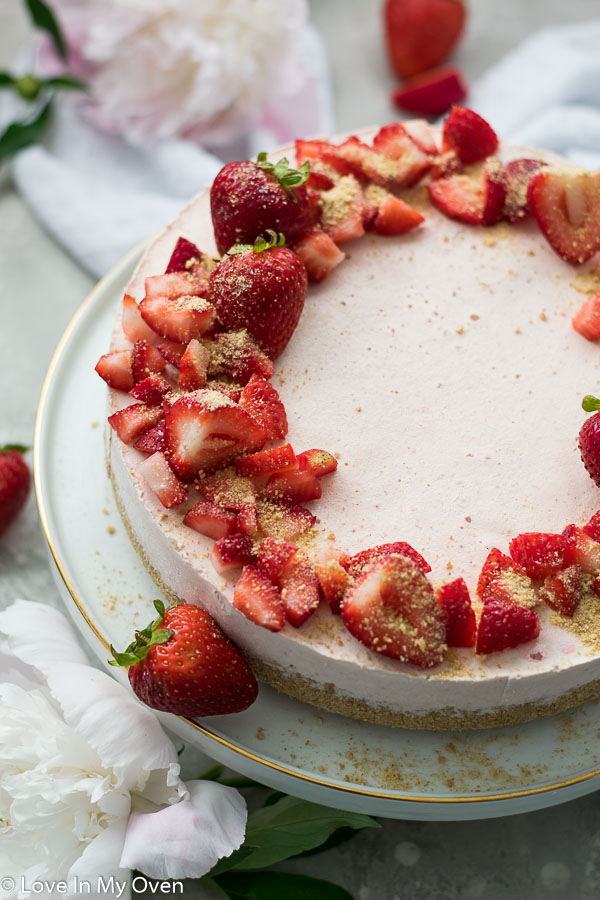 strawberry cheesecake ice cream cake