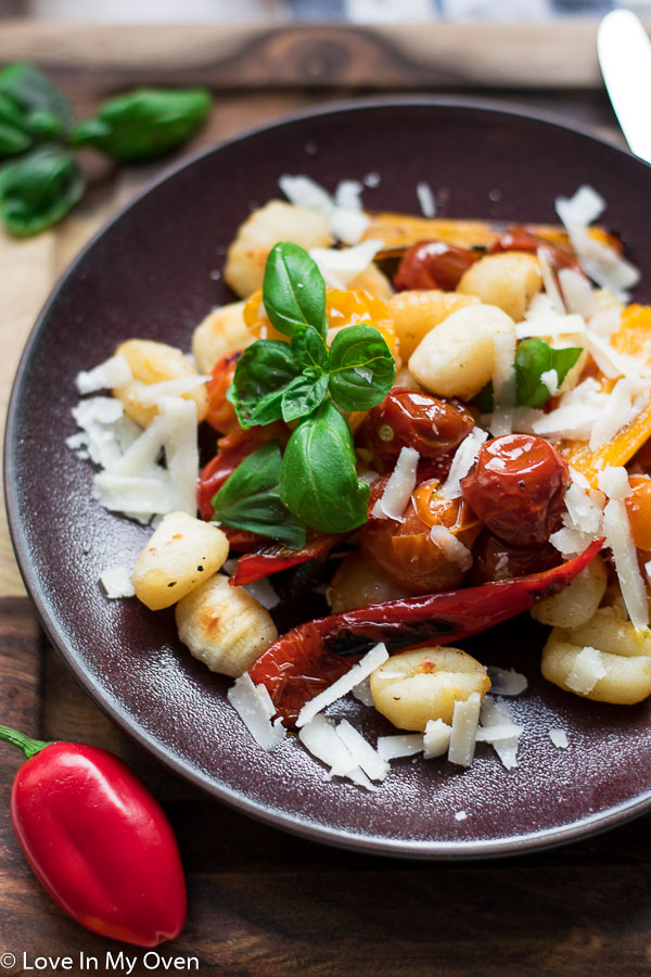 crispy sheet pan gnocchi