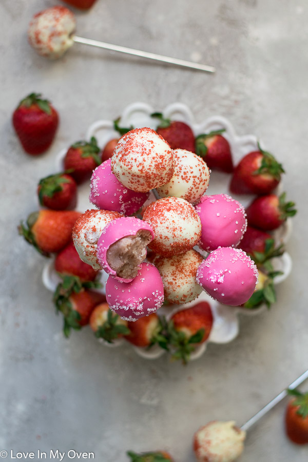 strawberry cake pops