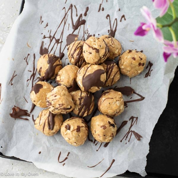 peanut butter protein balls